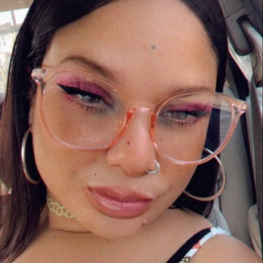 Meet your Posher, Sela